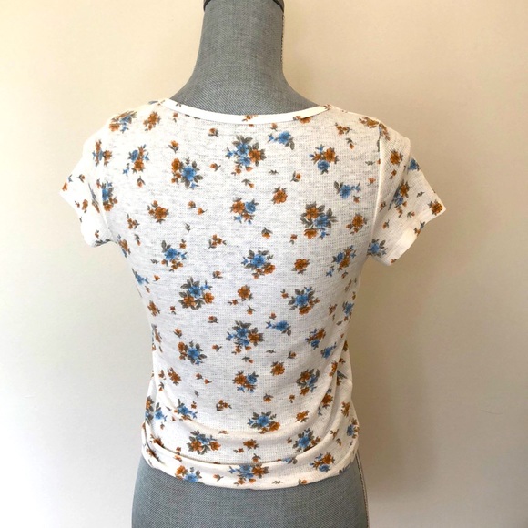 NWT American Eagle floral print crop top. - Picture 3 of 4